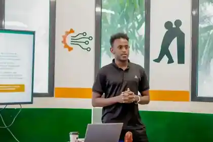 Hassan facilitating a digital skills session at Benadir University Innovation Hub